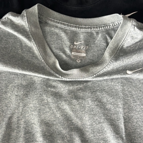Nike Dri Fit - Picture 2 of 3
